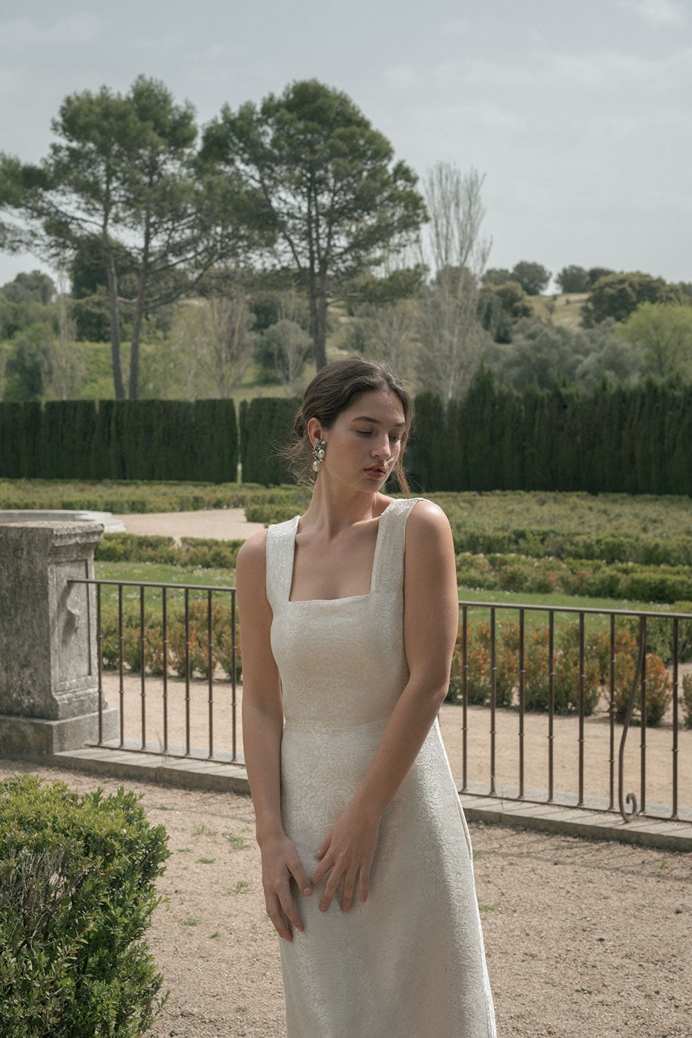 Vestido Chiara de Naas Atelier de escote cuadrado y espalda con cremallera.